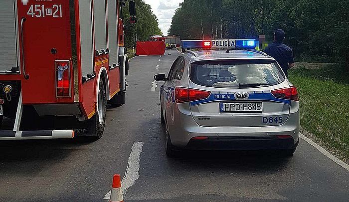 Wjechała wprost pod ciężarówkę. 73-letnia rowerzystka zginęła na miejscu (fot.Policja Lubelska)