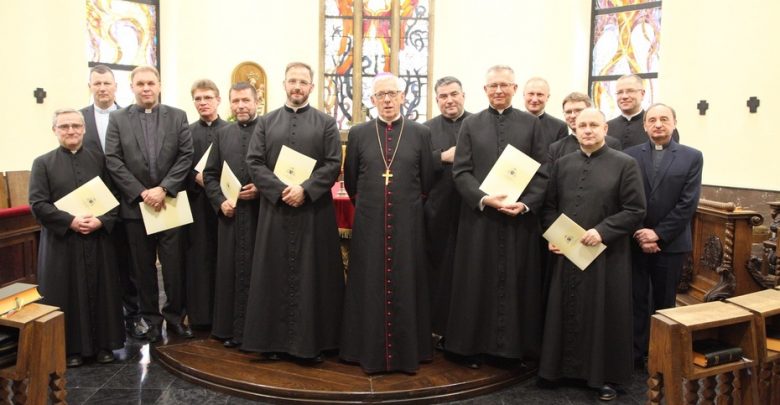 12 nowych proboszczów powołał na terenie Archidiecezji Katowickiej arcybiskup Wiktor Skworc (fot.Arch.Kat.ks. S. Kreczmański)