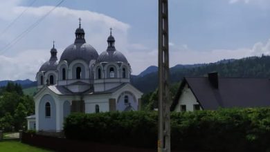 Wspiął się na słup elektryczny i spadł z wysokości 10 metrów. Kolega 20-latka nagrywał wszystko telefonem. Taka zabawa (fot. KWP Kraków)