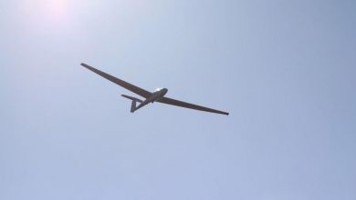 W Wielkopolsce rozbił się szybowiec. Pilot zginął na miejscu. Świadek zeznał, że widział, jak szybowiec pionowo uderza w ziemię