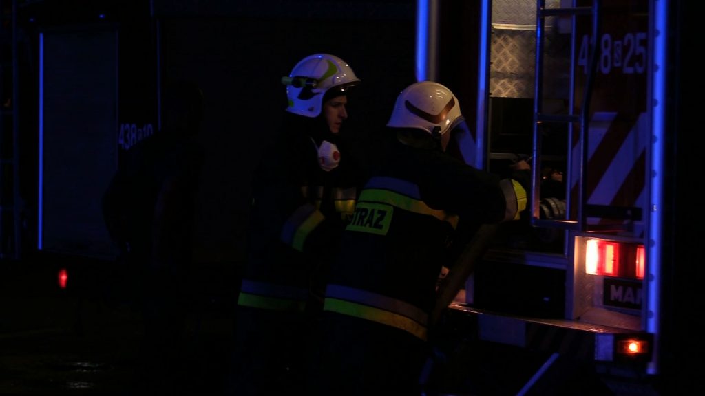 Pożar w Chybiu gasiło 45 zastępów straży pożarnej, czyli blisko 150 strażaków. Paliło się prawie 1000 metrów kwadratowych