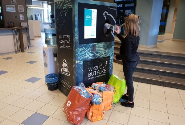 W Sosnowcu automaty płacą za plastikowe butelki! Są kolejne urządzenia