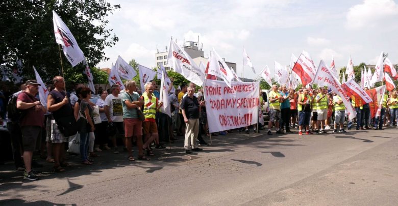 Ruda Śląska: Pracownicy Huty Pokój boją się zwolnień! Może chodzić nawet o kilkaset osób!