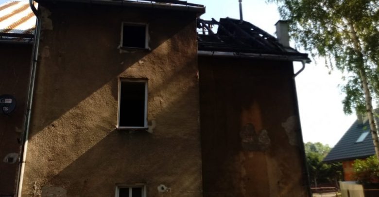Pożar kamienicy w Bielsku-Białej. Trzy osoby trafiły do szpitala (fot. KMP Bielsko-Biała)