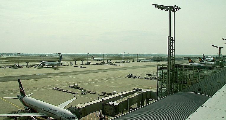 Awaryjne lądowanie na lotnisku w Pyrzowicach! Przyczyną awaria podwozia