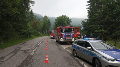 Chwile grozy w Szczyrku: Mężczyzna wysiadł z samochodu i spadł w przepaść!