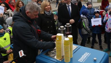 Katowice: Z sokiem lub bez. Kranówka z saturatora od jutra na katowickim Rynku (fot.UM Katowice)