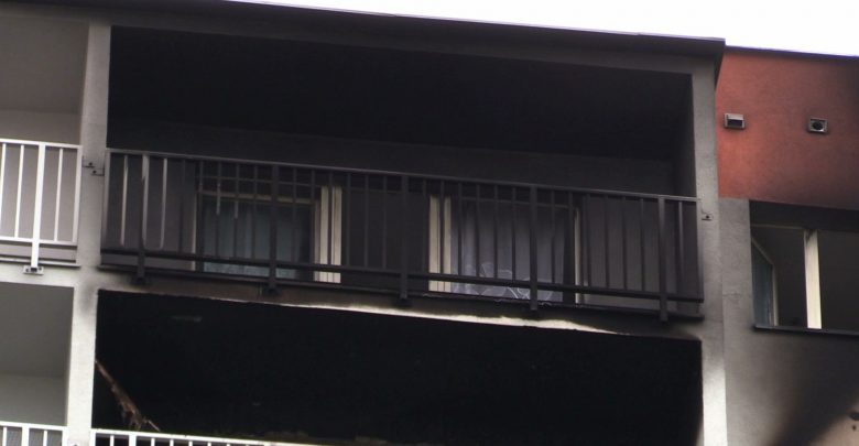 Tragiczny pożar w Zabrzu. Paliło się mieszkanie na 10. piętrze bloku przy ul. Franciszkańskiej. Jedna osoba zginęła, a interweniująca na miejscu straż pożarna ewakuowała 44 osoby