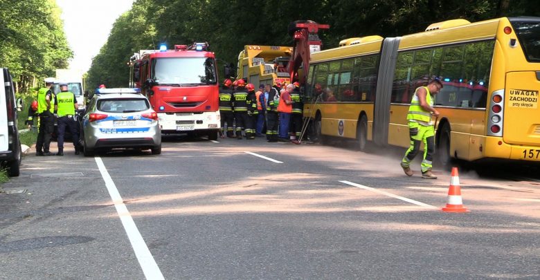 Groźny wypadek w Gliwicach! Autobus komunikacji miejskiej zderzył się z busem