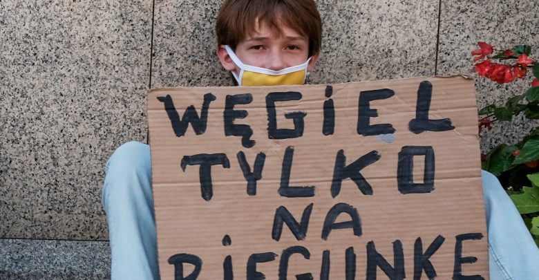 „Węgiel tylko na biegunkę”. Młodzi z Katowic wspierają strajk klimatyczny