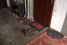 Dziś na klatce schodowej pozostały jeszcze ślady krwi po ataku nożownika. Mieszkańcy są zaskoczeni taką sytuacją, bo jak mówią – ta dzielnica należy raczej do spokojnych