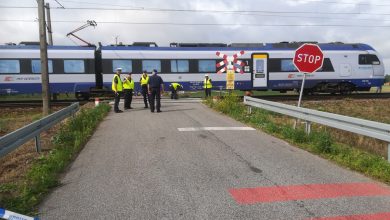 Tragedia na przejeździe kolejowym. Nie żyje matka z dwójką dzieci (fot.Policja Kujawsko-Pomorska)