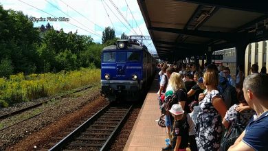 Oblężone pociągi, chaos komunikacyjny – nie takiego scenariusza spodziewali się mieszkańcy województwa, kiedy wczoraj od rana próbowali dostać się do Katowic na defiladę