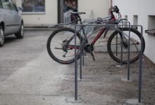 Stojaki na rowery ze starych pieców - tzw. kopciuchów to już hit! (fot.mat.pras)
