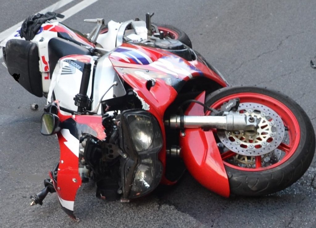 Tragiczny wypadek na drodze z Ogrodzieńca! Pod Olkuszem zginął młody motocyklista! W zdarzeniu ucierpiał także drugi motocyklista - brat mężczyzny, który zginął w zderzeniu! (fot.zawiercie112)