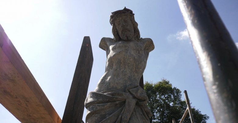 Profanacja w Mysłowicach! Pomnik Jezusa i krzyża ze 120-letnią historią zdewastowany