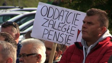 „Jeżeli macie honor, zabierać tym ludziom ich prawa i ich wynagrodzenie, miejcie honor i wyjdźcie do nas” a także „Oddaj węgiel!!!” Takie między innymi hasła można było usłyszeć w piątek, 20 września pod siedzibą Jastrzębskiej Spółki Węglowej