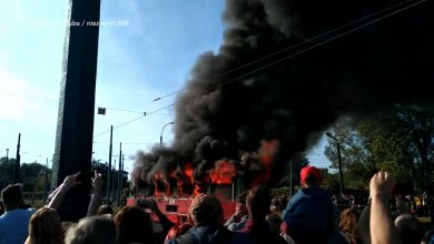 Płonący tramwaj w Katowicach. To WIDEO obiegło internet i nie wszystkim się podoba