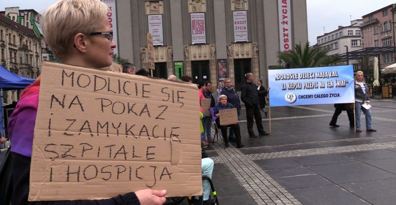 Katowice: "Doroślaki" protestują. Opiekunowie żądają zmian w systemie opieki nad niepełnosprawnymi