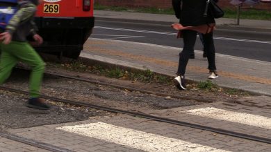 Śmierć na torach w Katowicach. Tragiczny wypadek, w którym w czwartek zginęła nastolatka, nadal pozostaje niewyjaśniony