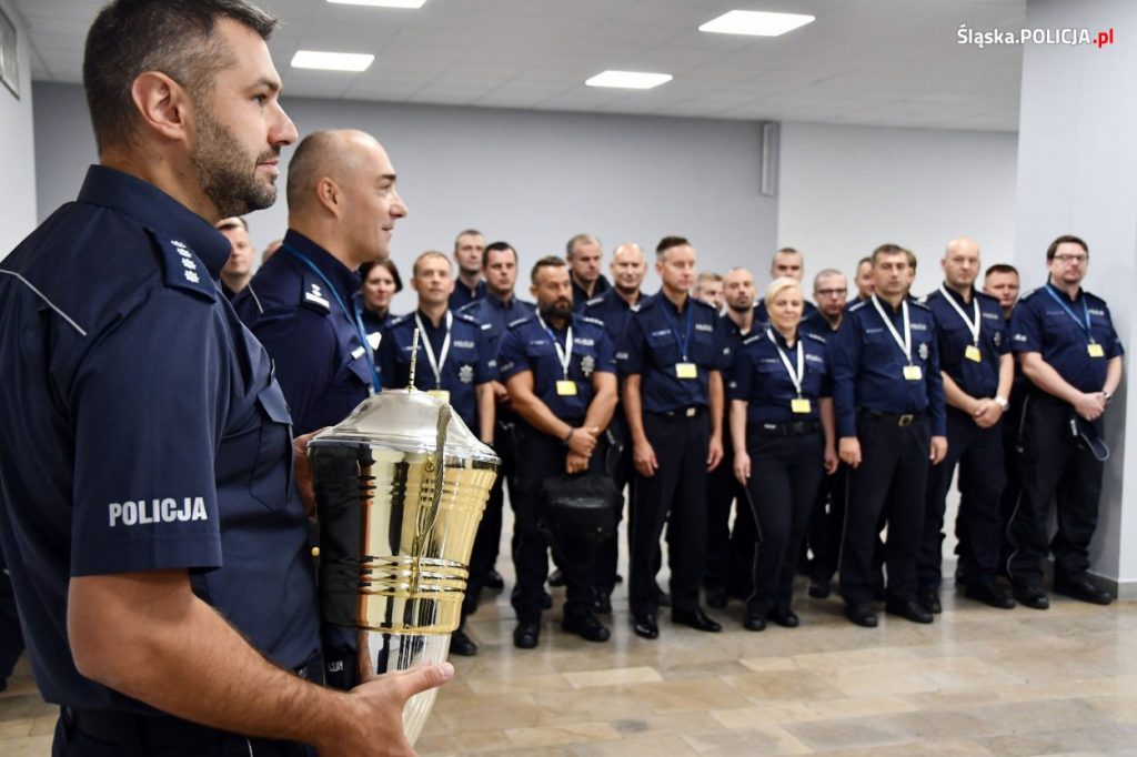Policjantów, którzy od dzisiaj będą rywalizować o tytuł najlepszego dzielnicowego w województwie śląskim przywitało kierownictwo wydziału prewencji katowickiej komendy wojewódzkiej