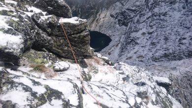 Trudne warunki w Tatrach. Szlaki są ośnieżone i oblodzone