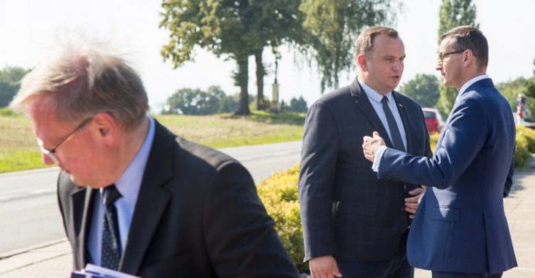 Nowe boisko i droga za 580 mln zł. Premier Mateusz Morawiecki przyjechał dzisiaj do Tychów i Pszczyny (fot.slaskie.pl)