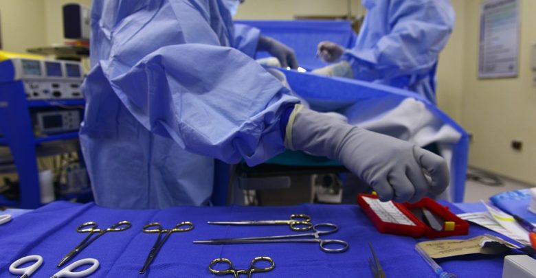 Zaszyli kobiecie łyżkę chirurgiczną. 33-latka zmarła (fot.poglądowe/www.pixabay.com)