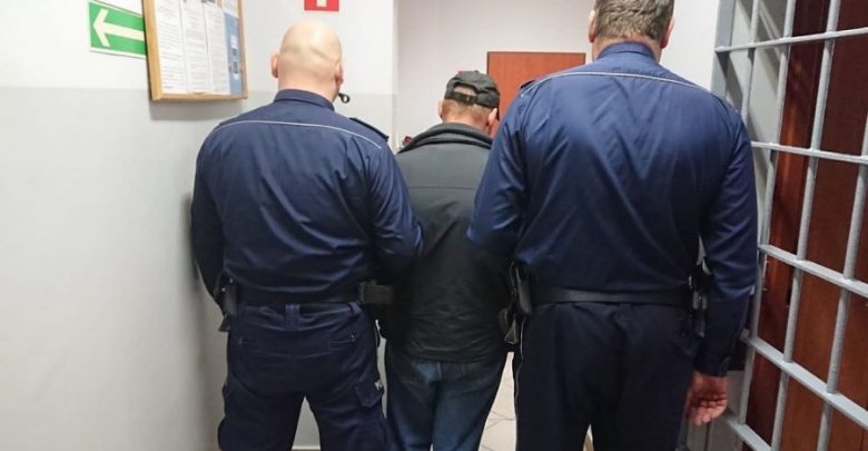 Rzucił małym kotem o ścianę. 28-latkowi grożą 3 lata więzienia (fot.policja.pl)