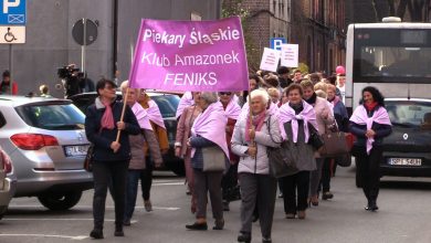 Po raz pierwszy przez ulice Piekar Śląskich przeszedł dziś marsz różowej wstążki. To pomysł Stowarzyszenia Amazonek Feniks