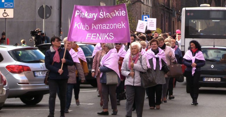 Po raz pierwszy przez ulice Piekar Śląskich przeszedł dziś marsz różowej wstążki. To pomysł Stowarzyszenia Amazonek Feniks