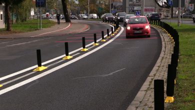 Ten łuk należy do jednych z najniebezpieczniejszych w mieście. Zamontowane pachołki mają zwrócić uwagę kierowców, tak żeby ci zwolnili