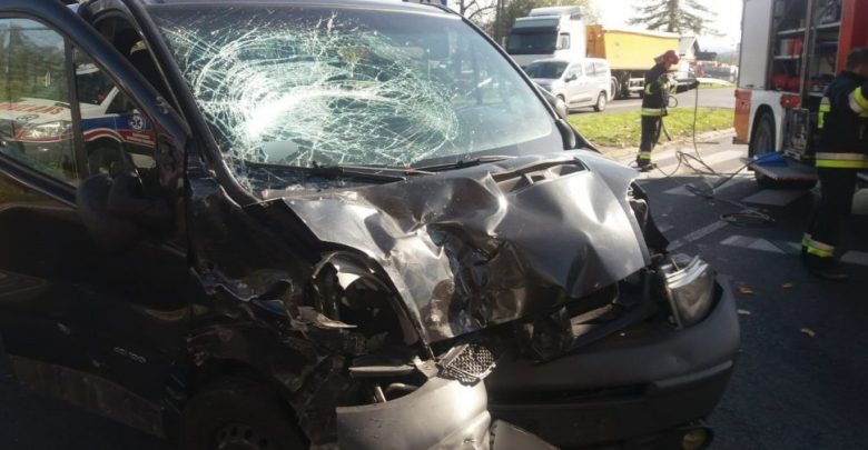 Tragiczny finał wypadku w Ustroniu. Kierowca zmarł w szpitalu [ZDJĘCIA] (fot.KPP Cieszyn)