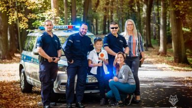 Śląscy policjanci spełnili marzenie Miłosza. Chłopiec chce w przyszłości zostać jednym z nich (fot.Śląska Policja)