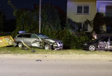 Kompletna demolka i zmiażdżone BMW, w środku dwóch pijanych 14-latków! Zobaczcie finał policyjnego pościgu (fot.policja)