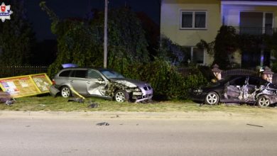 Kompletna demolka i zmiażdżone BMW, w środku dwóch pijanych 14-latków! Zobaczcie finał policyjnego pościgu (fot.policja)