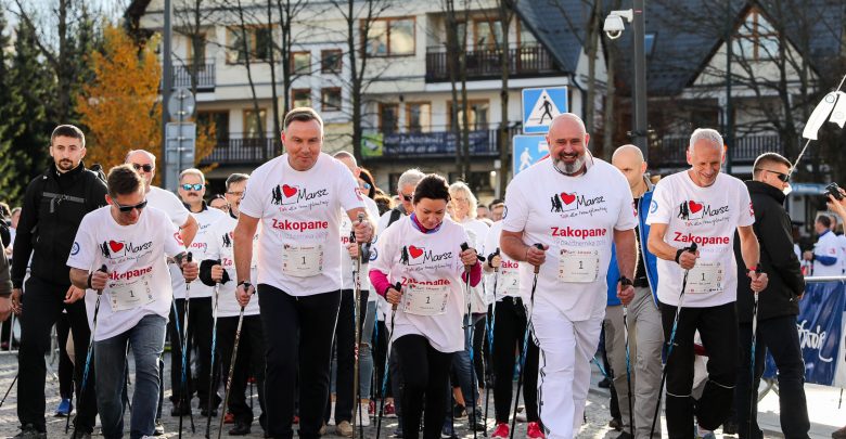 „TAK dla transplantacji”. Prezydent Andrzej Duda w marszu Nordic Walking w Zakopanem (fot.prezydent.pl)
