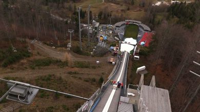 Kilkanaście stopni na plusie, śnieg tylko z armatek. Wisła szykuje się na Puchar Świata w skokach narciarskich