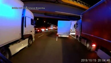 Co za DZBANY!!! Kierowcy na A1 mają gdzieś KORYTARZ ŻYCIA! Wstrząsające WIDEO od strażaków