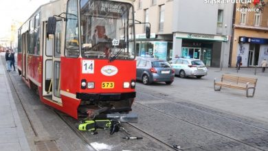 Katowice: Mężczyzna na hulajnodze zderzył się z tramwajem. Policja szuka świadków wypadku (fot.KMP Katowice)