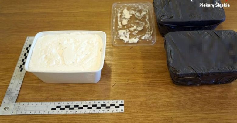 Śląskie: Przewozili 2,5 kilograma amfetaminy. Wpadli na autostradzie A4 (fot.Śląska Policja)