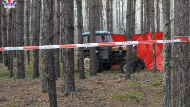 Nieszczęśliwy wypadek w lesie. Mężczyzna przygnieciony przez ciągnik zmarł na miejscu (fot.Policja Lubelska)