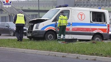 Wjechał karetką w autobus. Nie miał prawa jazdy. Matka z dzieckiem trafili do szpitala (fot.Policja Lubelska)