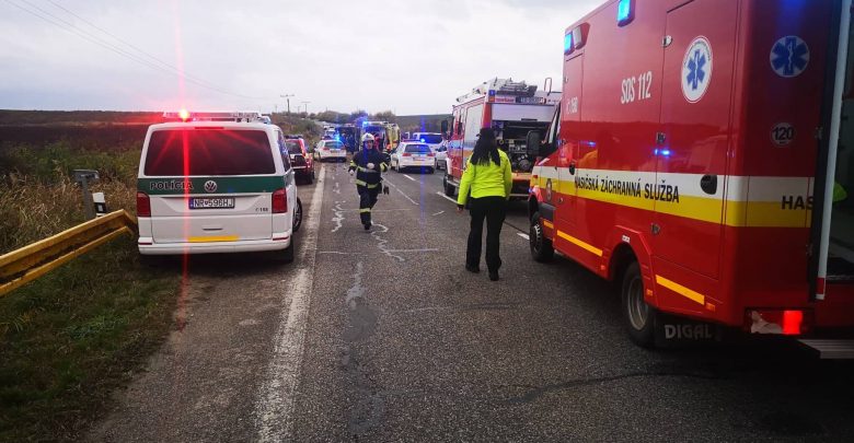Koszmarna tragedia na Słowacji! W wypadku autobusu, wiozącego uczniów zginęło 12 osób, co najmniej 17 zostało rannych! fot. facebook/Prezídium Hasičského a záchranného zboru