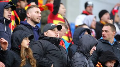 Poważny wypadek podczas meczu Piast Gliwice-Jagiellonia Białystok! Kibic spadł z trybuny