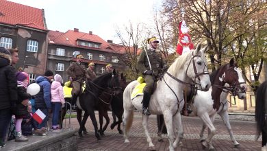 Katowice uczciły Święto Niepodległości. Defilada, salwa honorowa i Ułani Śląscy na 11 listopada