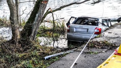 Koszmarna tragedia! Służby wyciągnęły ze stawu Audi A4. Wewnątrz znaleziono zwłoki 5 młodych osób w wieku od 17 do 19 lat! (fot.policja)