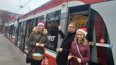 Na ulice Częstochowy wyjechał świąteczny tramwaj (fot.mat.prasowe)