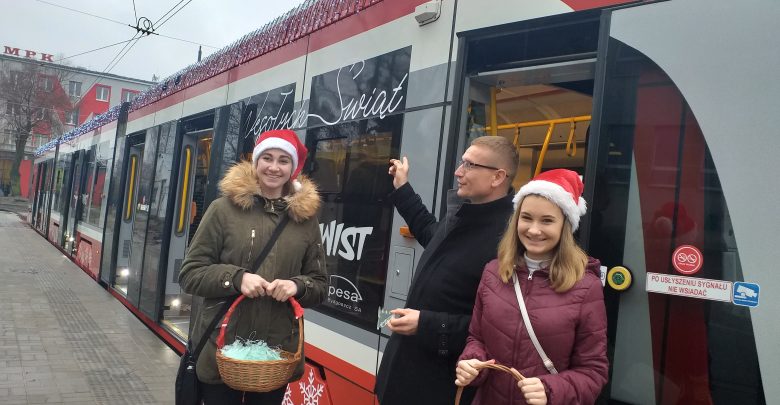 Na ulice Częstochowy wyjechał świąteczny tramwaj (fot.mat.prasowe)