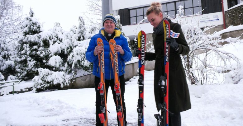 Podziel się nartami! Ksiądz Jan Byrt ze Szczyrku organizuje zbiórkę zimowego sprzętu
